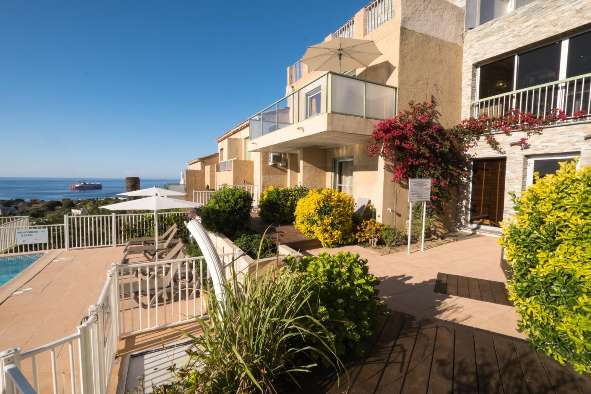 Hotel Funtana Marina LʼÎle-Rousse Exteriör bild